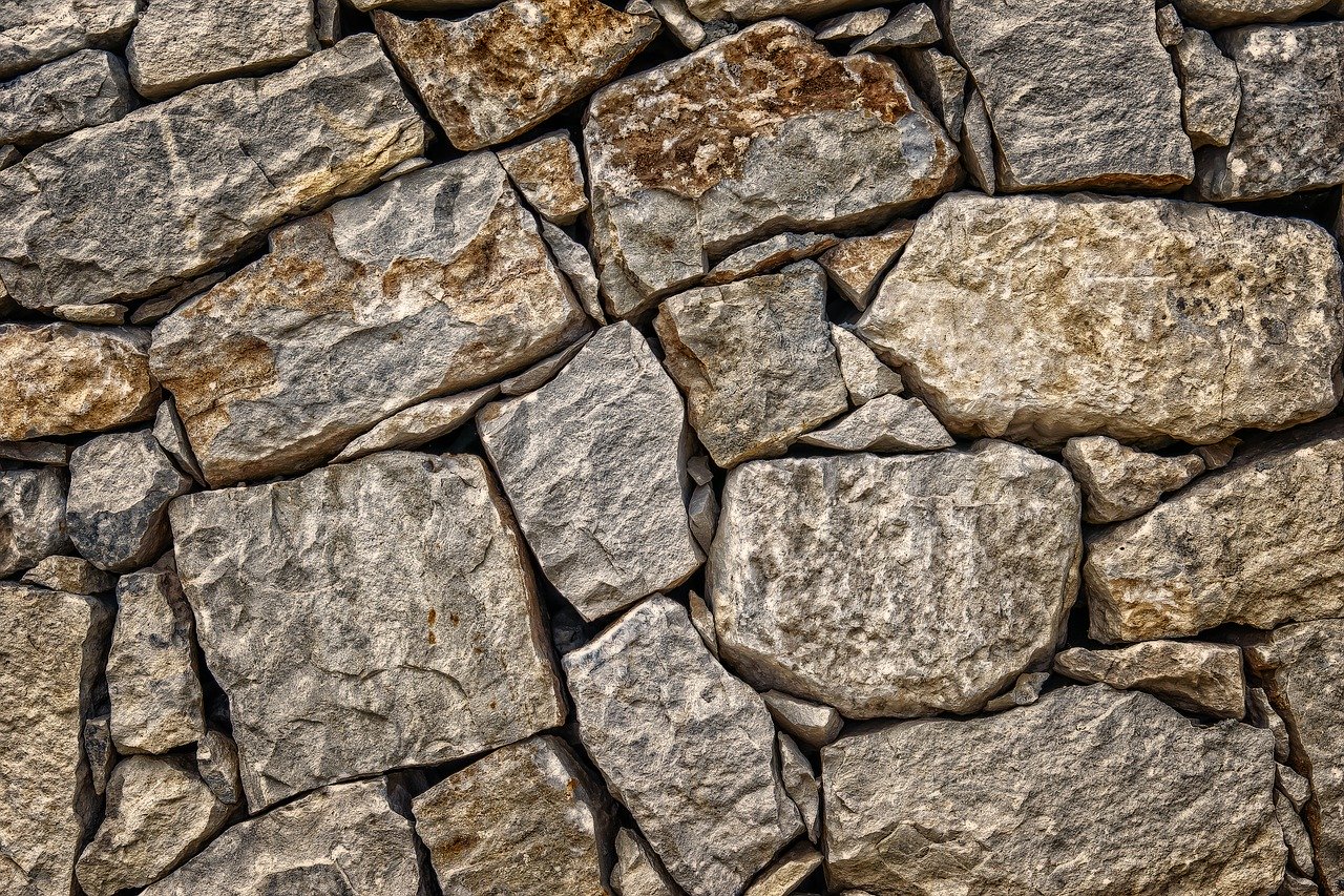 Nos conseils pour savoir quelles pierres naturelles choisir en extérieur